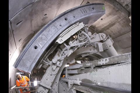 tn_gb-crossrail-tunnel-segment-installation.jpg